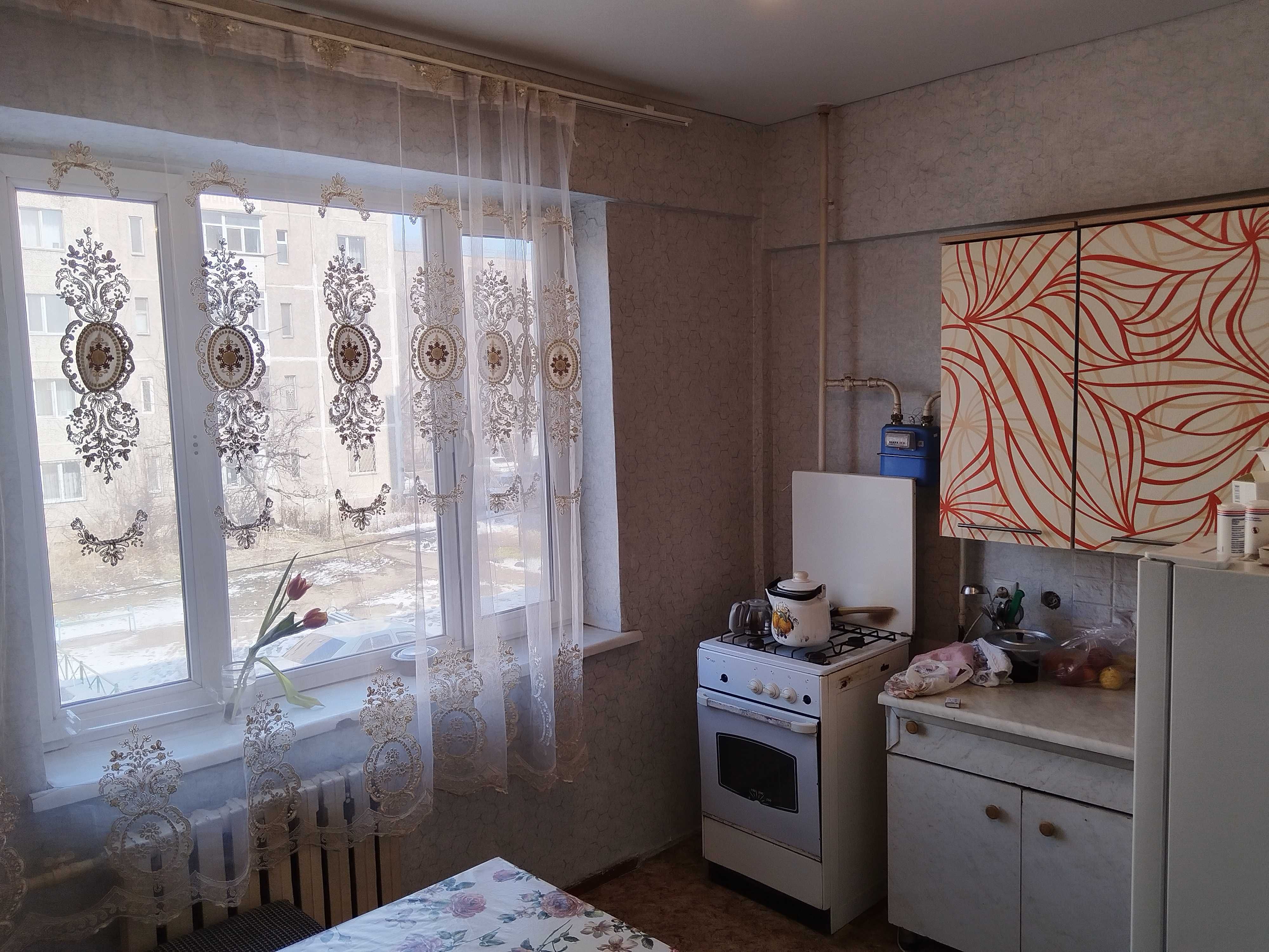 1 бөлмелі пәтер, 42 шаршы метр. 2006 жылы салынған.