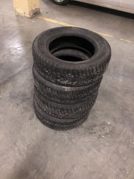 Продам резину maxxis r16 215x65