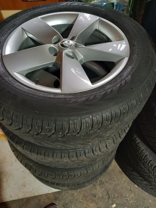 Vând roti Skoda pe 17