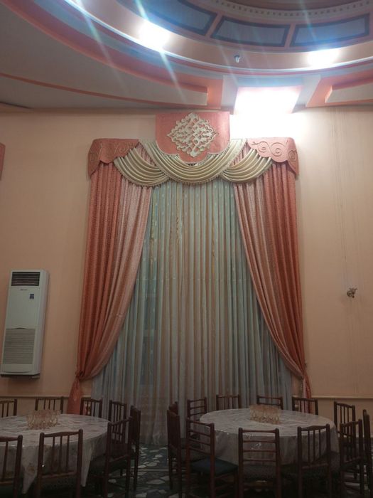 Parda va dasturxonlar sotiladi