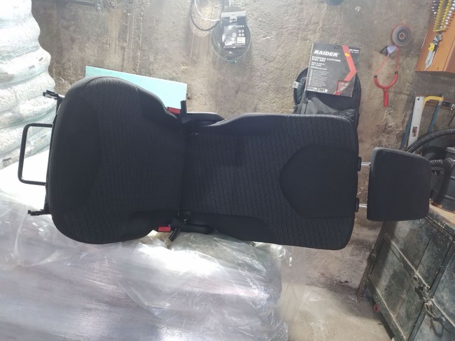 Допълнителна седалка за пежо 308 sw