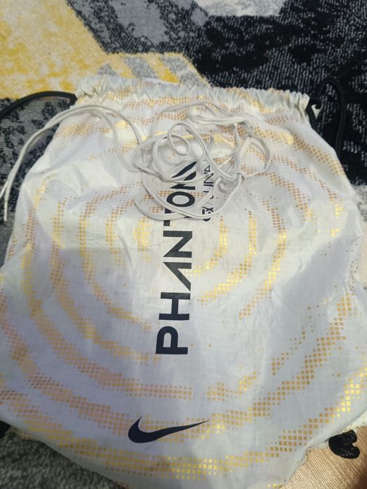 Ghete fotbal Nike phantom luna II elite cu săculeț.    Stare buna