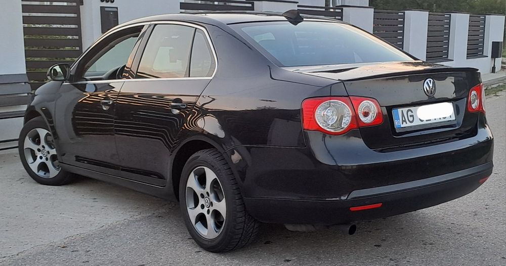 Vând Volkswagen Jetta 1.6 mpi