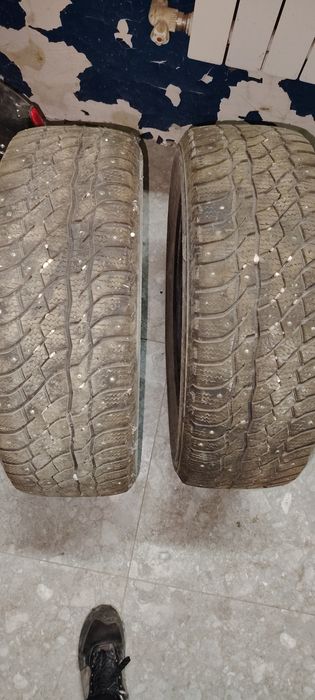 Продам зимние шипованные шины