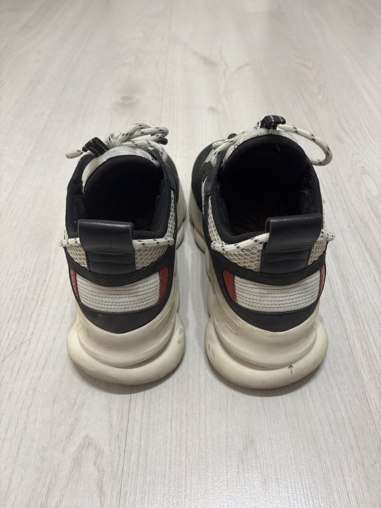 Versace Chain Reaction