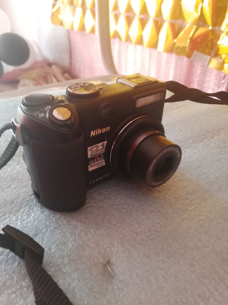 Срочно! Nikon coolpix 5200 камера/фотоаппарат сотилади.