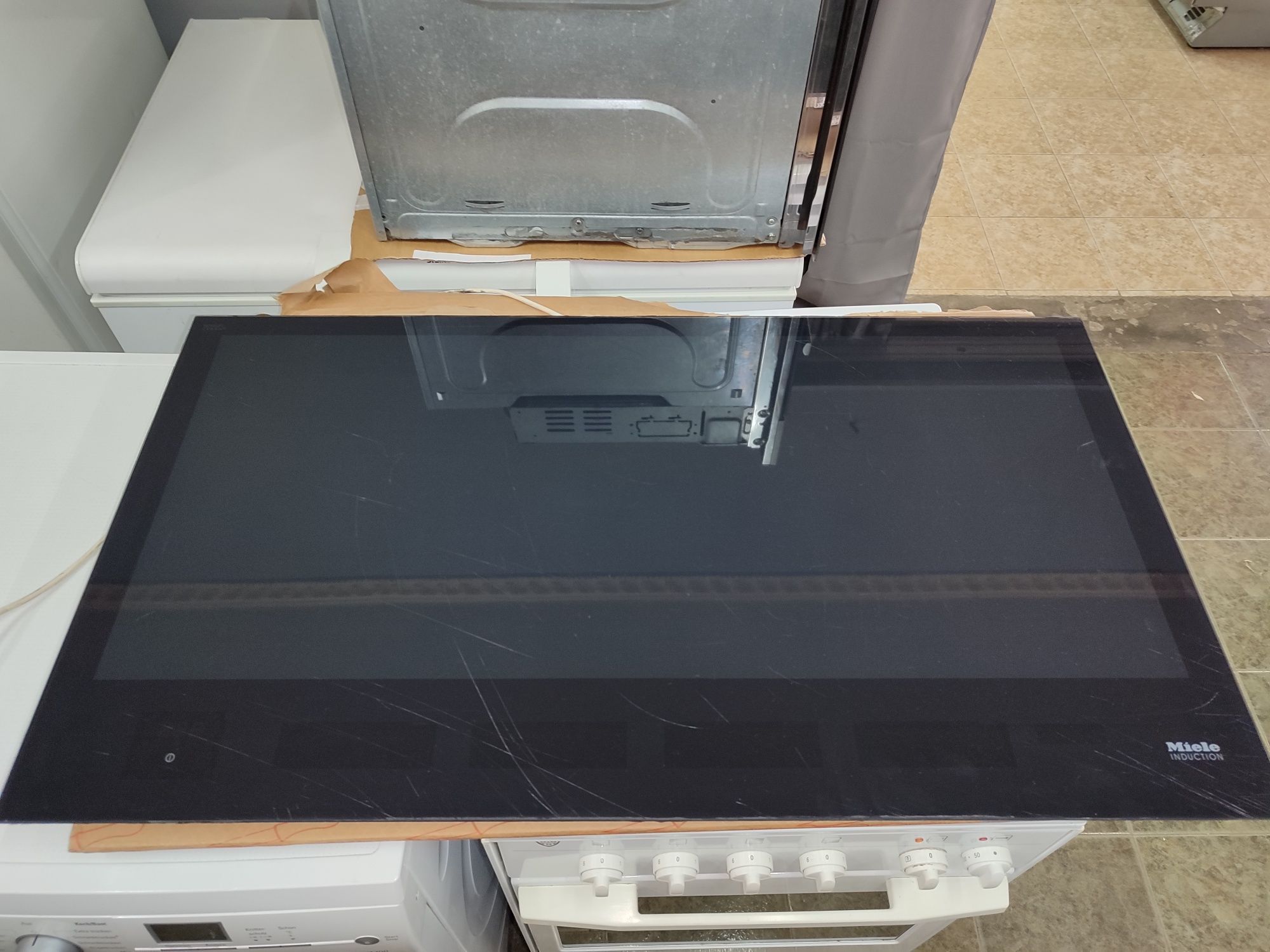 Индукционен плот Miele KM7897FL