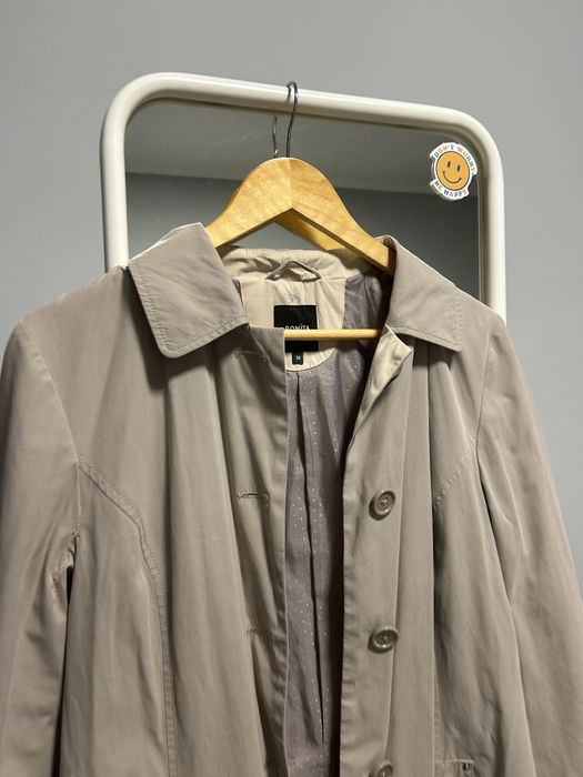 pardesiu, stare ca in poza, ca si nou in afara de cusatura la subrat