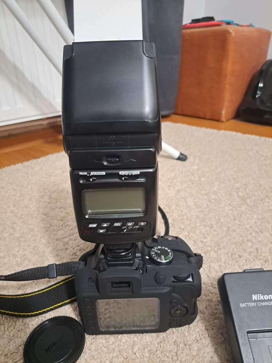 Nikon D3300 cu obiectiv 16-85mm