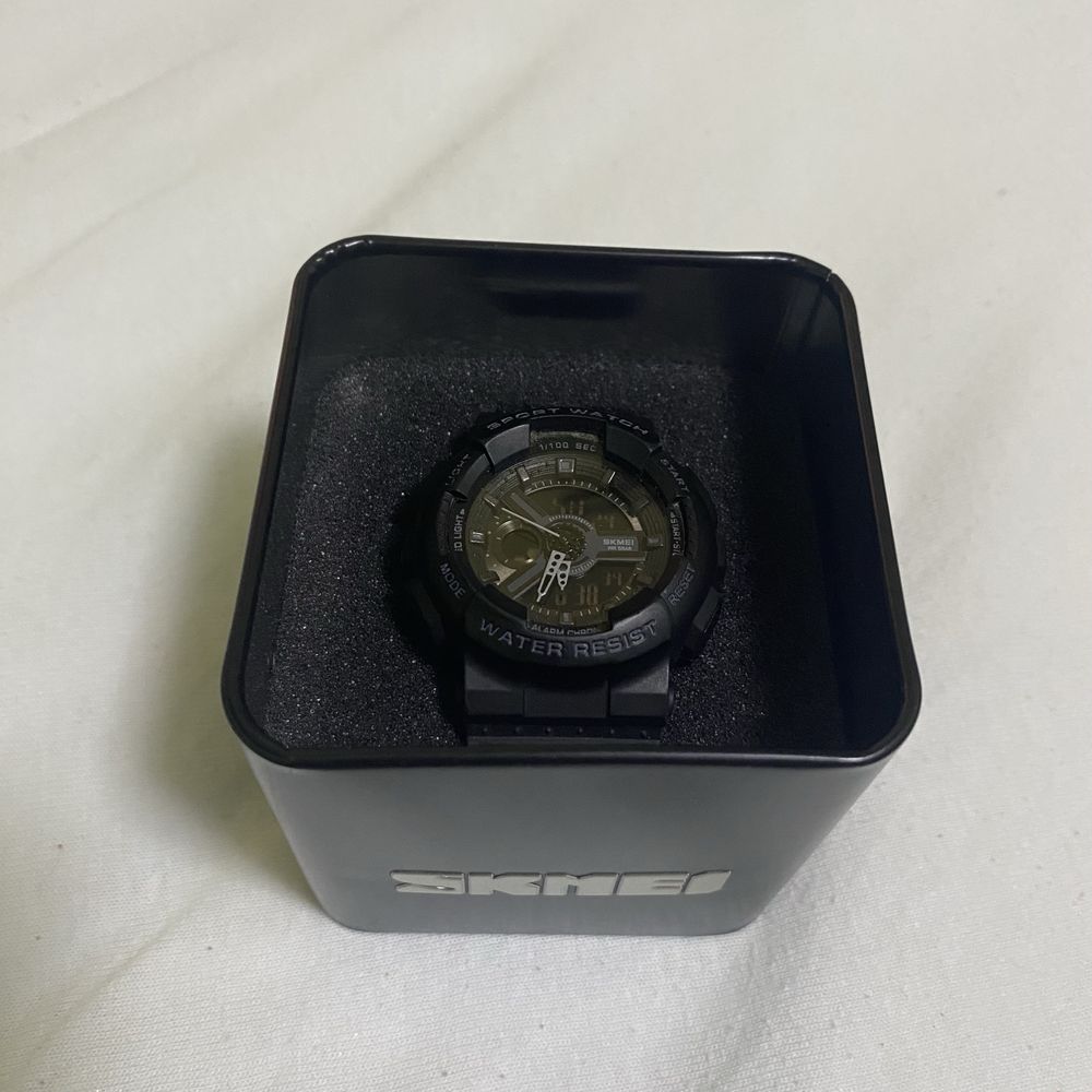 Часовник SKMEI