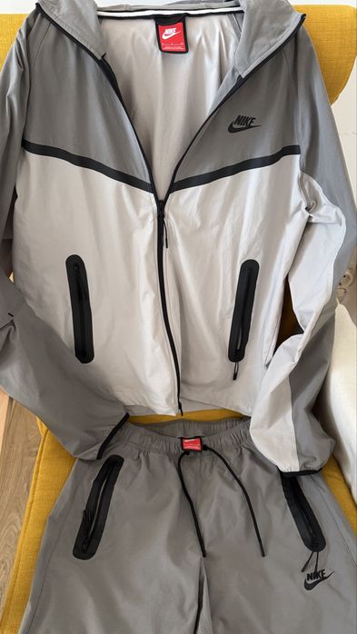 Trening Nike Tech original, ca nou!