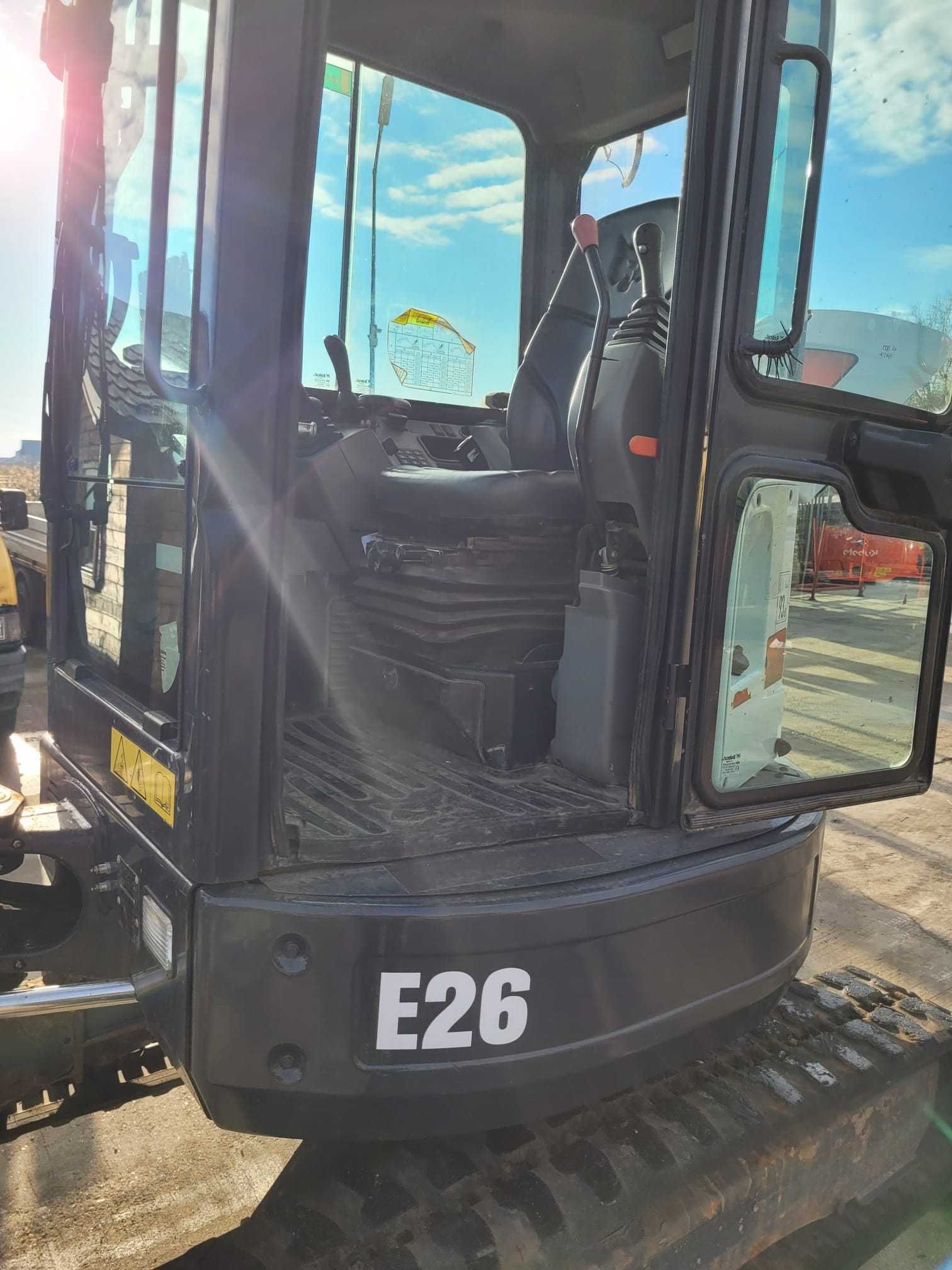 Miniexcavator Bobcat E26 EM