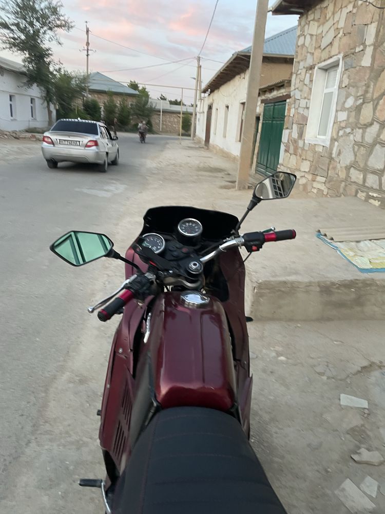 Hamma joyi ishlaydi minib haydash kerak bekorchilar telef qilish masin