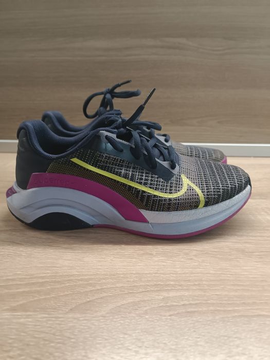 Skechers,calvin klein nike,nike 270