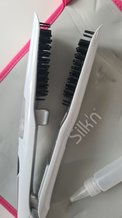 Perie de îndreptat cu aburi Silk'n GoBrush Mist