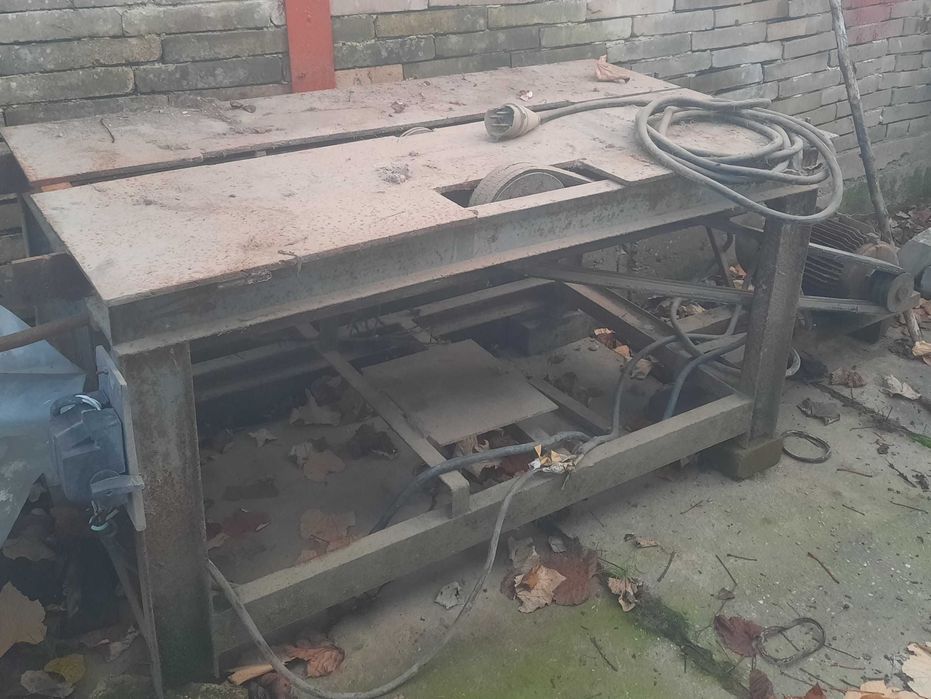 Masa tip circular pentru taiat lemne