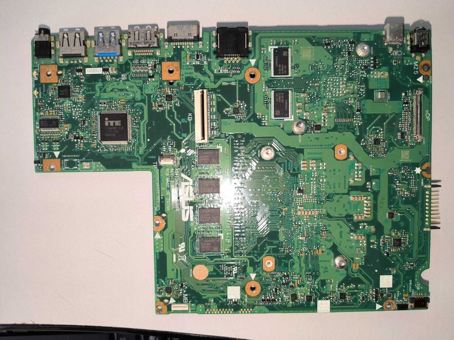 Placa de baza pentru laptop model X541u |DEFECTA!|