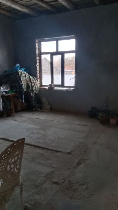 Hovli uy sotiladi