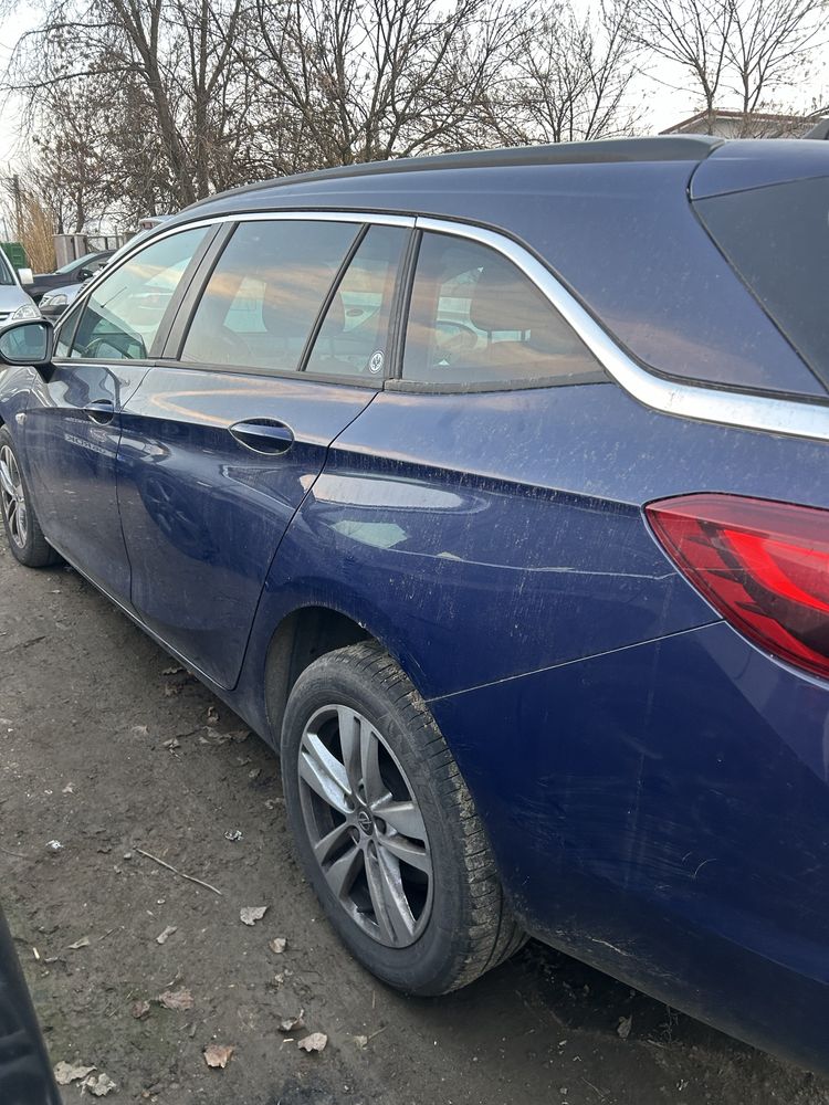 Haion , bară spate , stopuri led Opel Astra k facelift