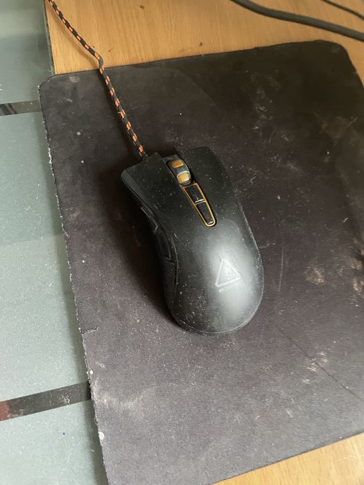 Компютерь и стол