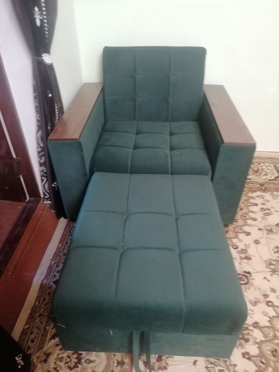 Yangi divan ishlatilmagan