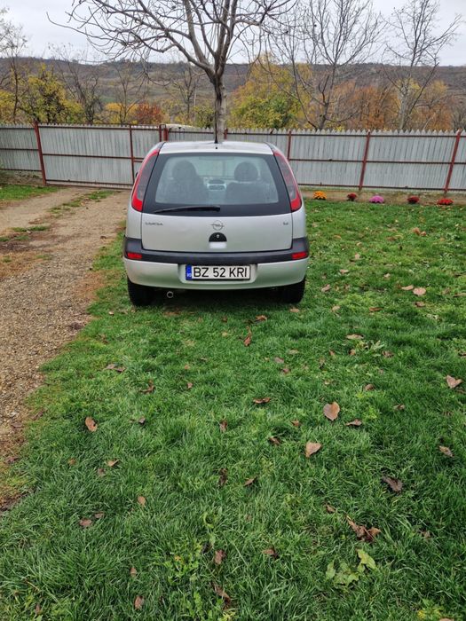 Opel corsa c 12 benzina.