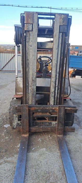 Vând 2 motostivuitoare