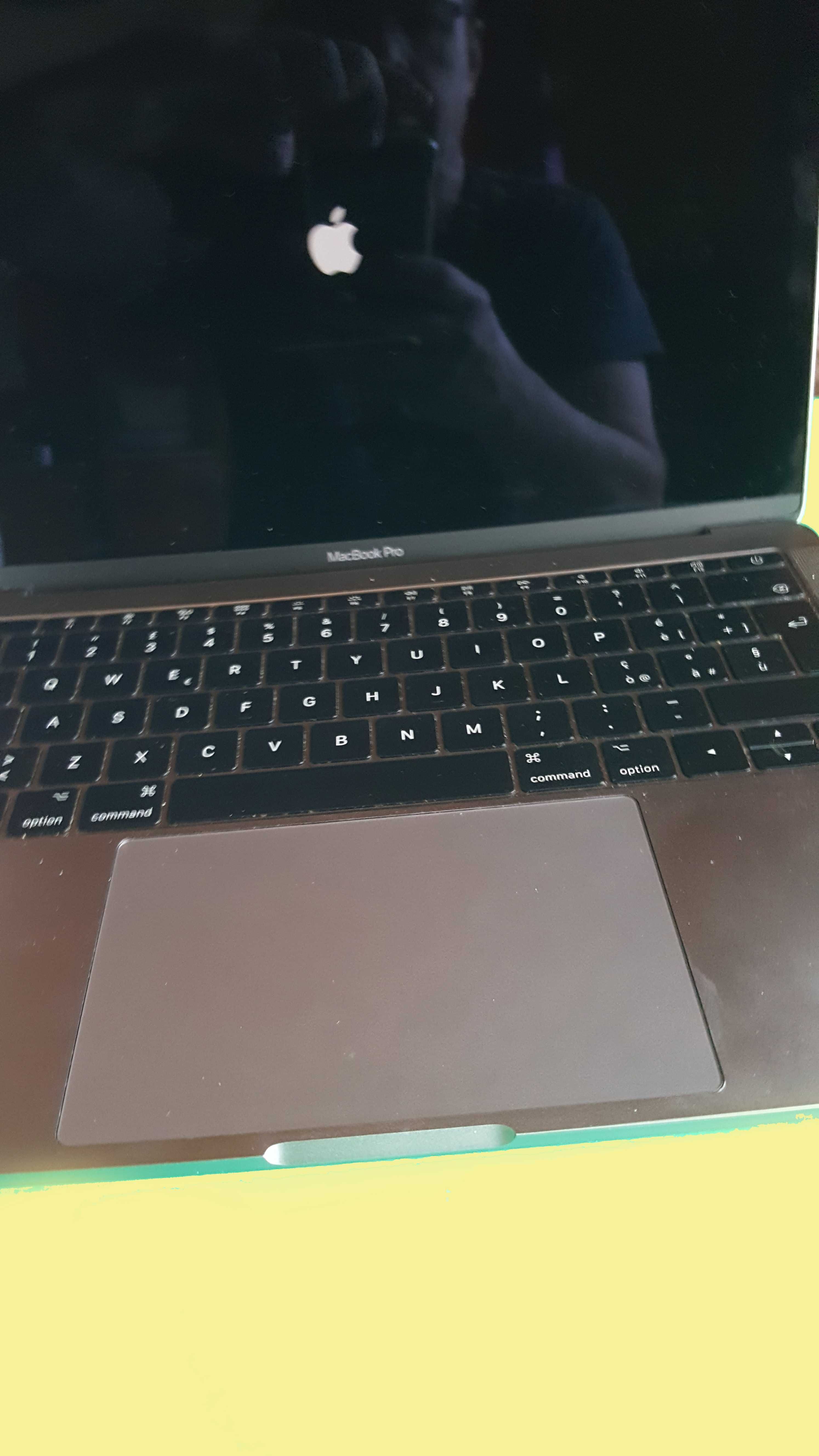 Macbook Pro 16 gb_512 gb