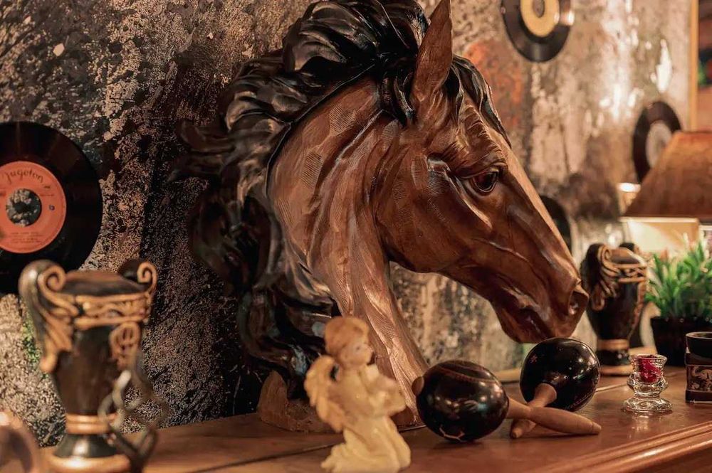 Продава се Тристаен апартамент в София, Център - 83 кв.м за 3133 €/кв.м - Снимка #2