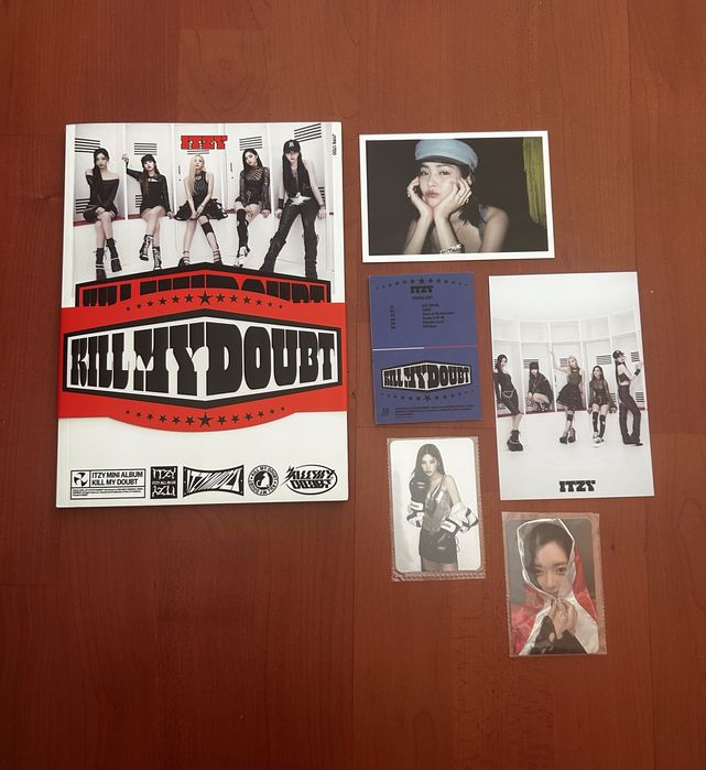Kpop албуми и картички twice, itzy, illit