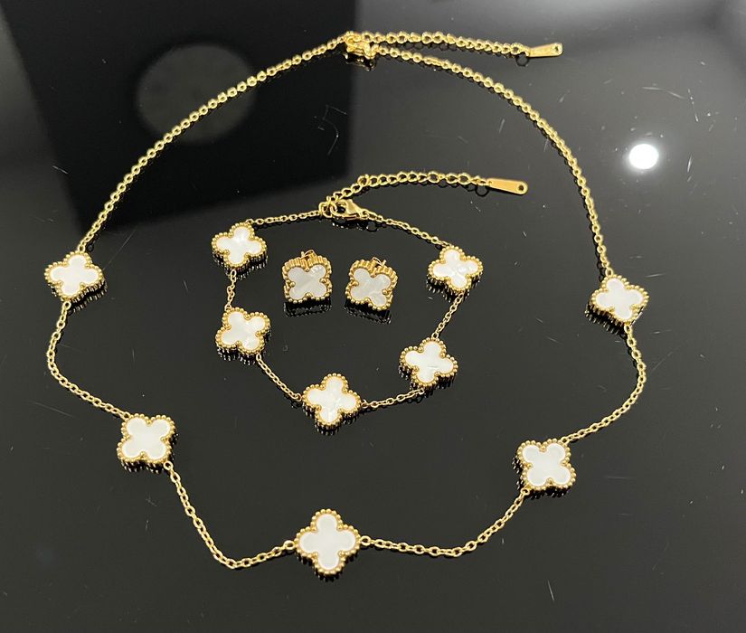 Комплект детелинки  колие гривна и обици