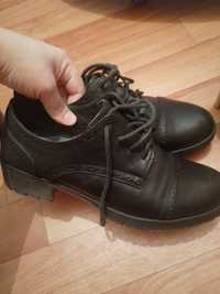 Женская обувь чёрного цвета