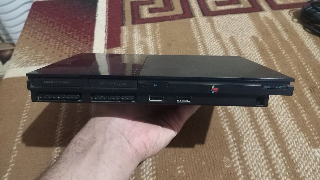 Sony Playstation 2 slim.