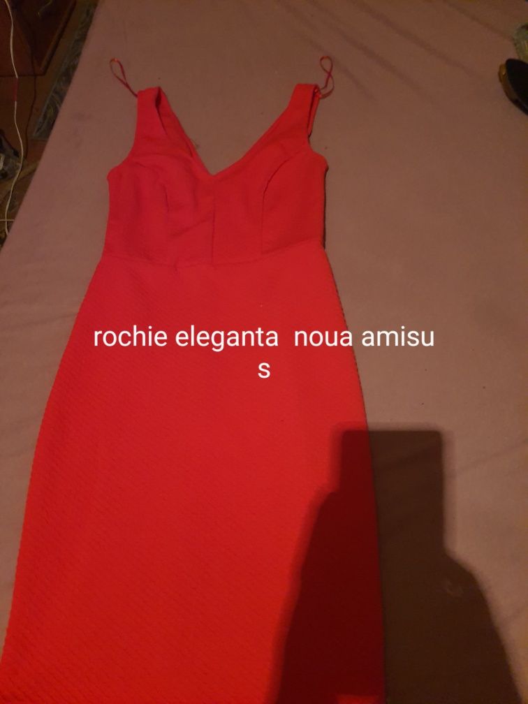 Vând rochita amicu eleganta noua