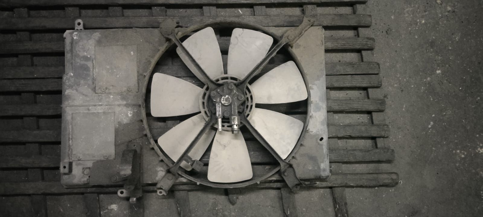Вентилятор охлаждения на Toyota Camry 10