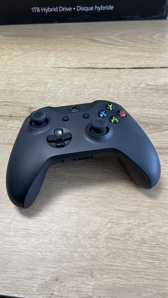 XBOX ONE Elite 1TB cu controller Elite + controller extra