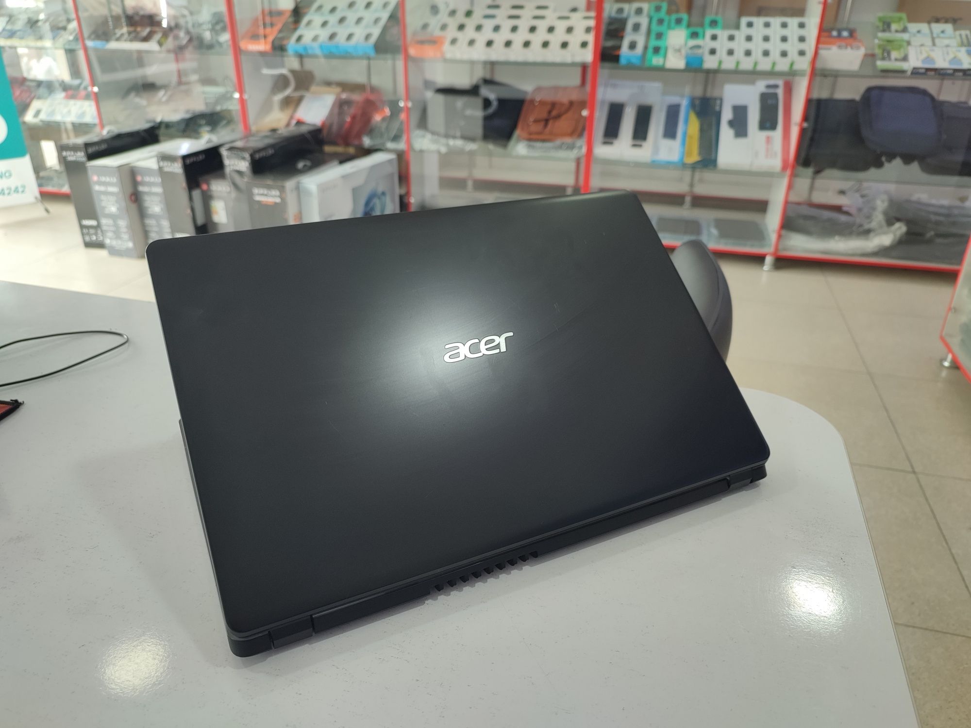 Acer core i3 10 avlod 8 operativka 1256 gb hotirasi SSD VA hdd