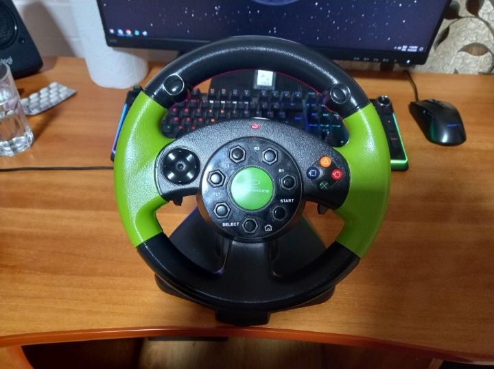 Volan de gaming perfect funcțional