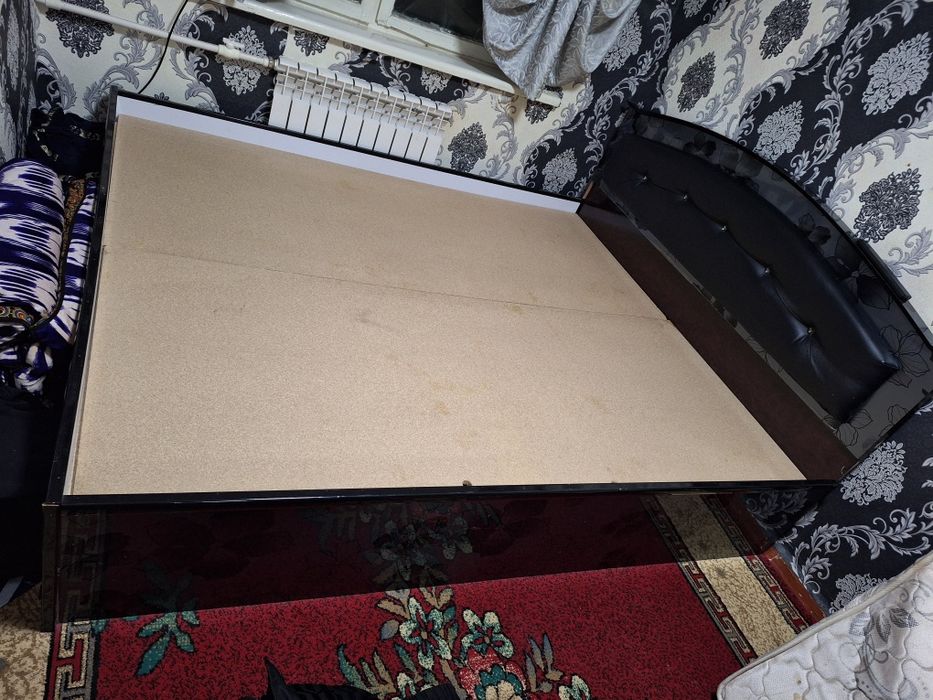 Двуспальная кровать