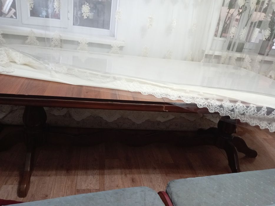 Стол в зал большой