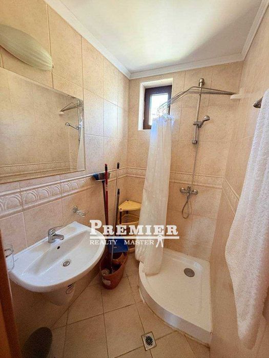 Тристаен апартамент с гледка към морето на 300 метра от плажа