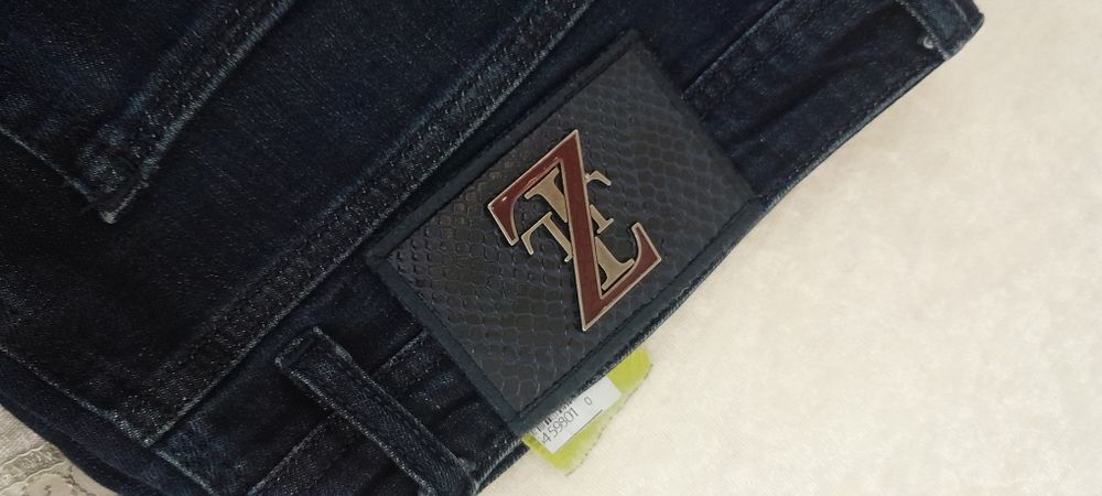 Мужеские джинсы в отличном состояние