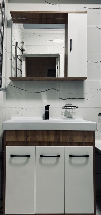 Тумба для ванной с раковиной и зеркало