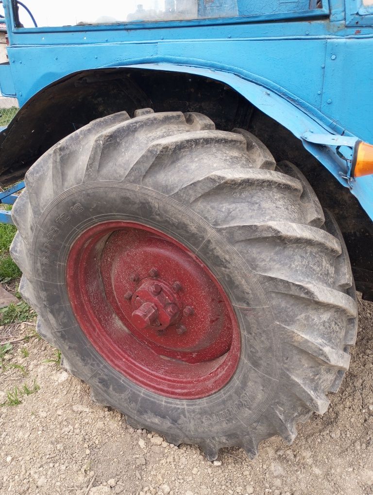 Tractor Super Zetor 50 cu plug și disc