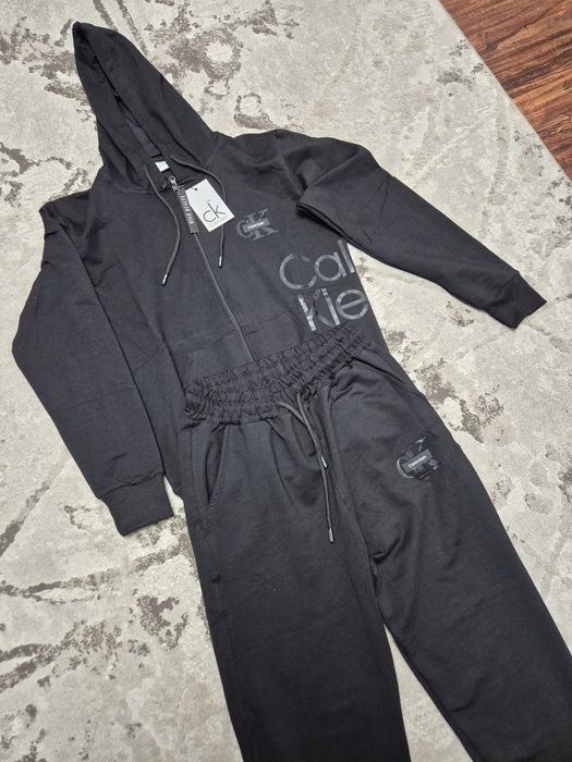 Vând treninguri damă Calvin Klein, noi cu etichetă, calitate superioar