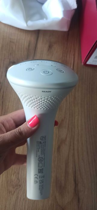 Фотоепилатор Philips Lumea IPL 8000 Series BRI947