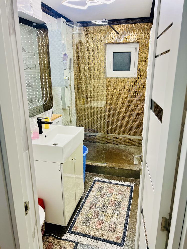 Vand apartament 4 camere facut lux