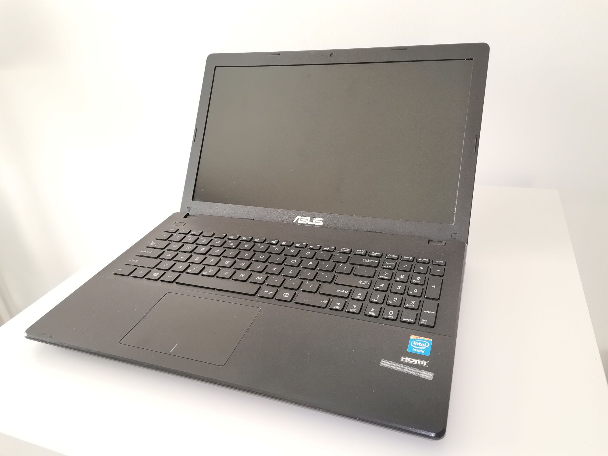 Laptop Asus x551M  SSD nou/4gb Ram/ 1,8ghz/ baterie 3-4ore/ display ma