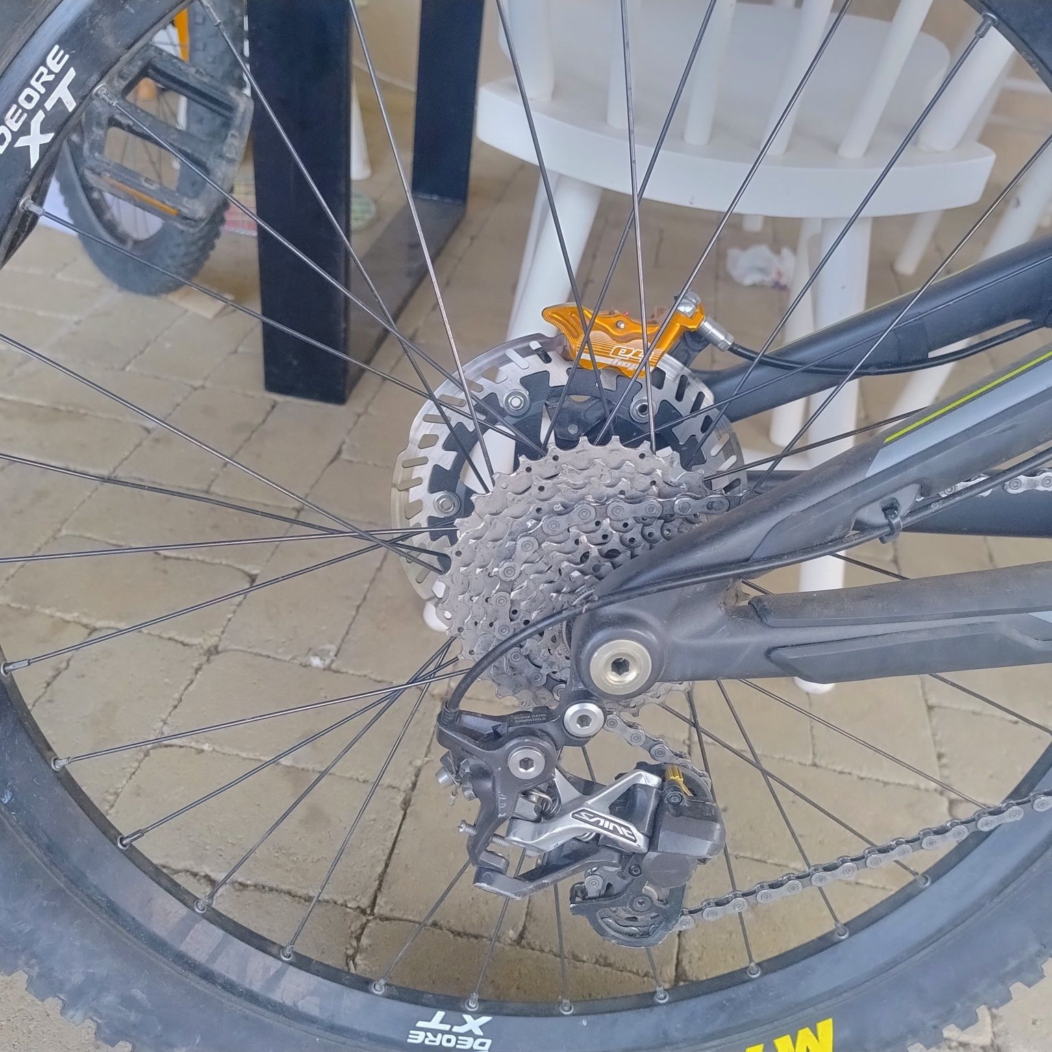 Vând sau schimb santa Cruz V10