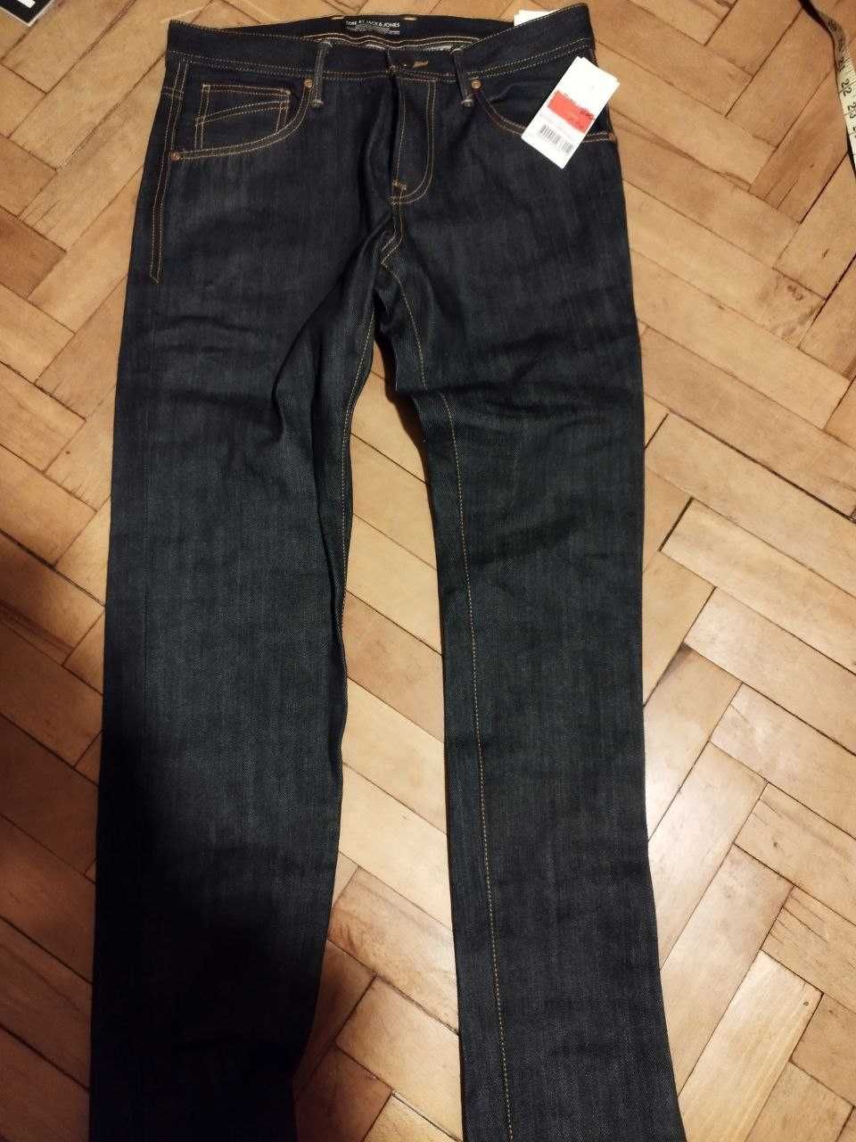 Продавам няколко чифта дънки Levi's и 1 чифт HM